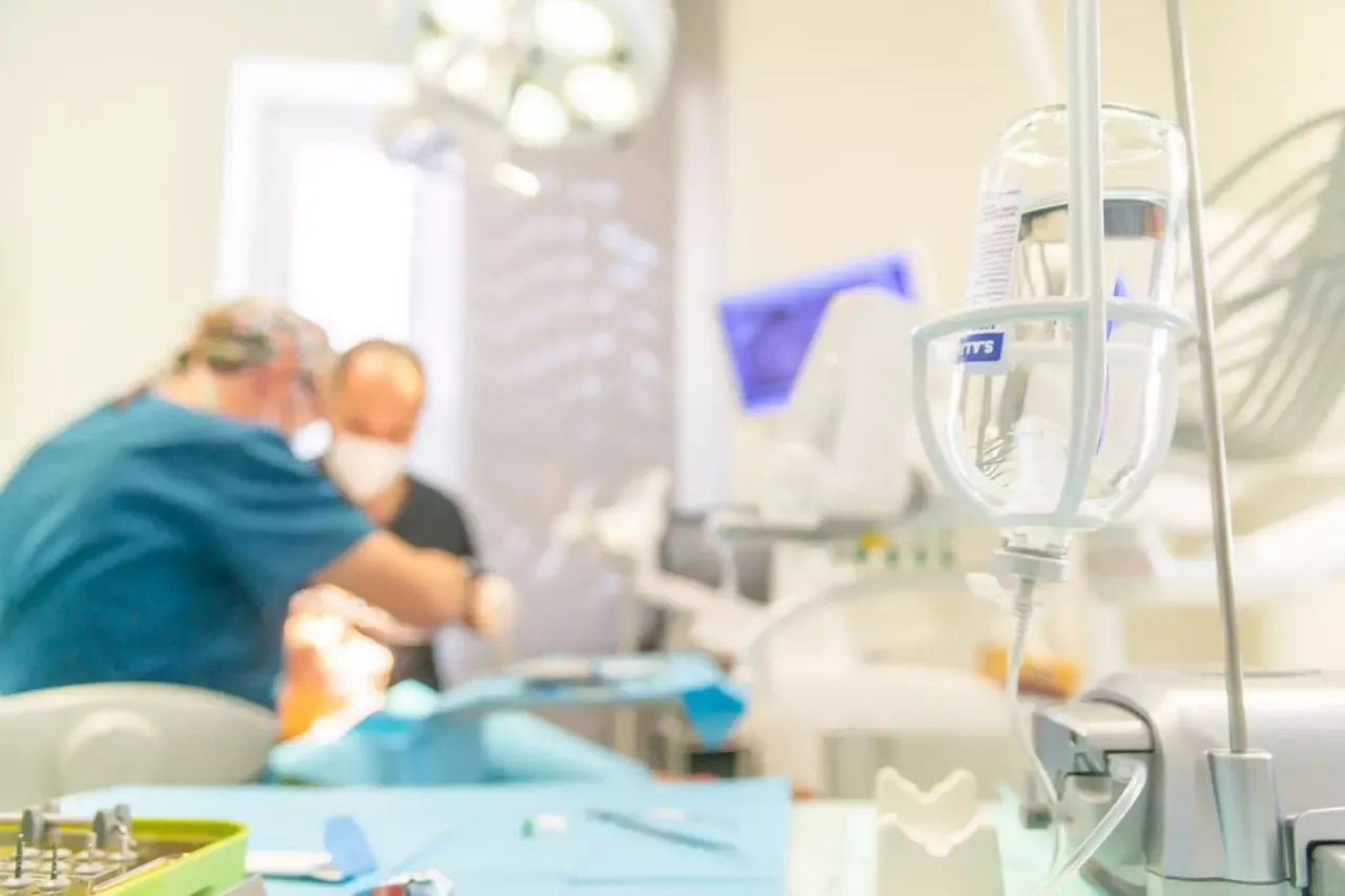 Sala operatoria della clinica Dentics Team durante il corso